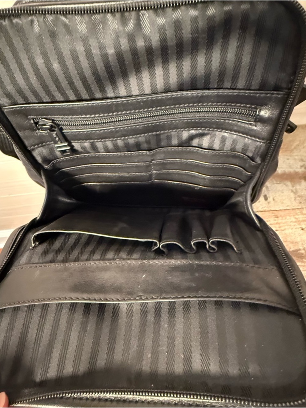 Tumi Crossbody Messenger Black Leather Bag Pockets - Picture 10 of 16
